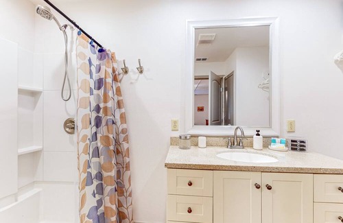 Knox City House | Recently renovated dog-friendly home with enclosed backyard, streaming, patio