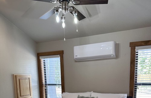 Lindale Cabin | Cozy cabin on the edge of the woods yet close to downtown Lindale.