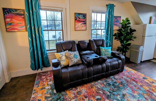 Eastern Vermont House | Escape to Lion Rentals: Unwind with Irie Vibes & Vermont Chill