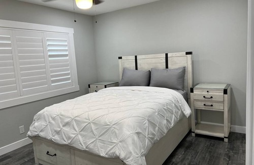 Westminster House | .5 mi-Little Saigon/Disney-8 mi/KTown-.5mi