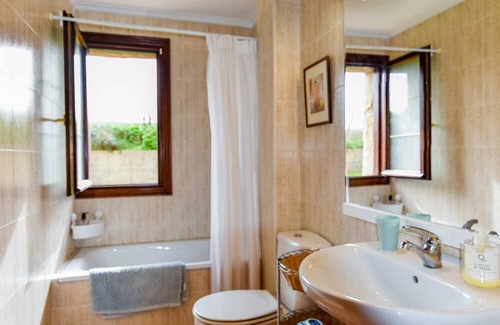 Bareyo Villa | Comfortable house with sea view