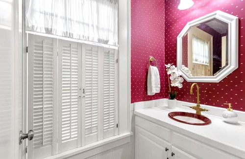 University District House | 5 Beds Elegant Colonial House Walk to UW