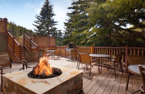 Highland Meadows Resort | Thanksgiving Weekend Getaway at Marriott's Streamside Birch Resort in Vail CO