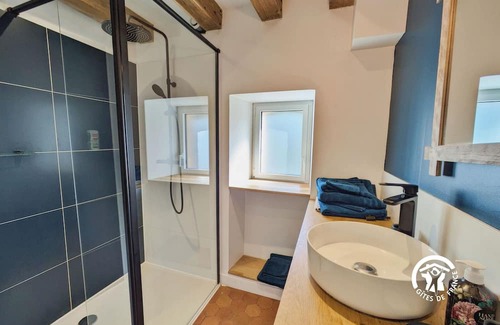 Entrammes Cottage | Gite Entrammes, 5 bedrooms, 10 persons