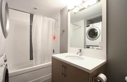 Vancouver South House | 2 bdr QE/Riley Park Cambie/Main by Canada Line Skytrain station