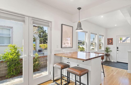 Half Moon Bay Cottage | Elle's Place 2 Blocks from Main Street