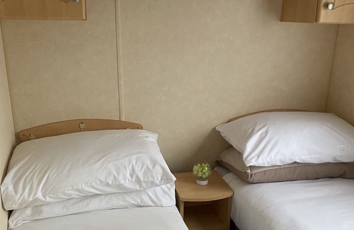 Leven Cabin | Beautiful 2-Bed Caravan situated near Leven, Fife
