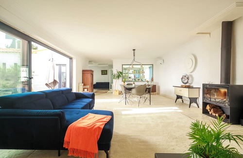 Charneca de Caparica e Sobreda House | 7 Bedroom Villa With Swimming Pool and Garden in Golf Course Resort
