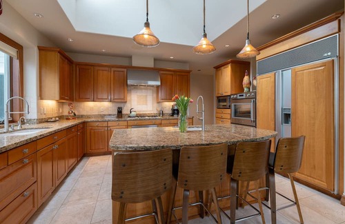 Kingston House | Waterview Estate: Luxurious 6 Bd/7 BA | Savvy VRM
