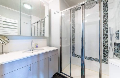Gare Apartment | Tranquil 3BD Flat w/ Chic Patio—BNF/Olympiades