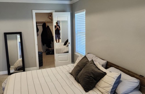 Hewitt House | Spacious 4 bedroom 3 baths