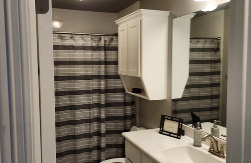 Hewitt House | Spacious 4 bedroom 3 baths