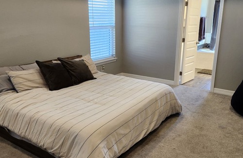 Hewitt House | Spacious 4 bedroom 3 baths
