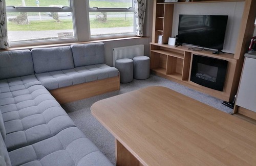 Dymchurch House | Ivy cottage - Parking and outdoor area (D/F)