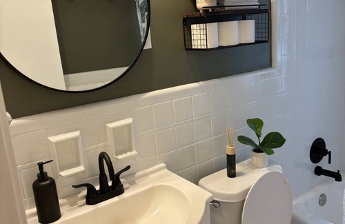 Wilkinsburg Condo | Modern 2bd apartment in Regent Square. Pet friendly!