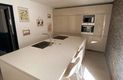 Fos-sur-Mer Villa | Grande Maison Près de la Plage, 8 Personnes
