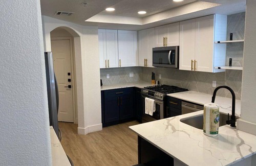 Kierland House | The Nines Modern 2BR Condo w Pool