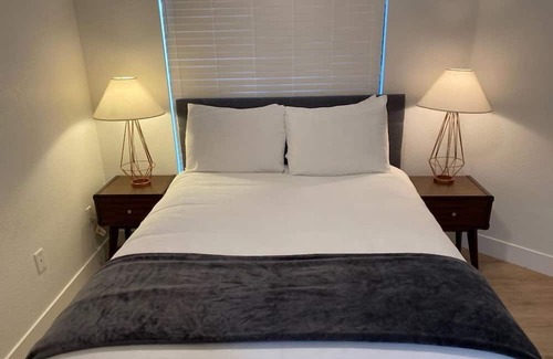 Kierland House | The Nines Modern 2BR Condo w Pool