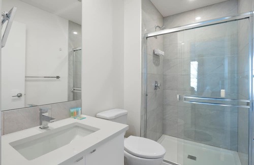 Bridgeland House | Discover Luxury With King Bed and Free Parking in Bridgeland
