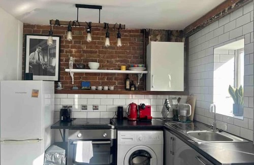 Old Town Hastings Apartment | Eagles Nest: Heart of Old Town with stunning views