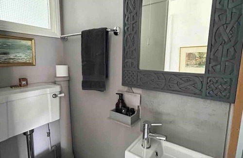 Old Town Hastings Apartment | Eagles Nest: Heart of Old Town with stunning views