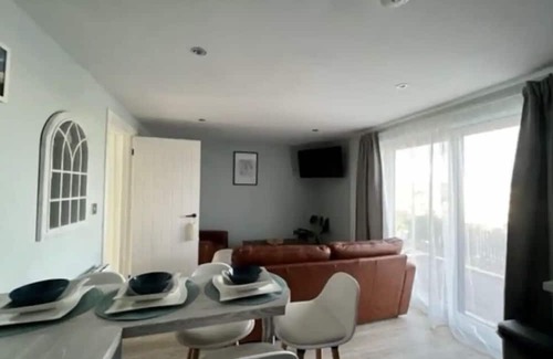 Bridgend House | Orchard Lodge - Coastal Retreat