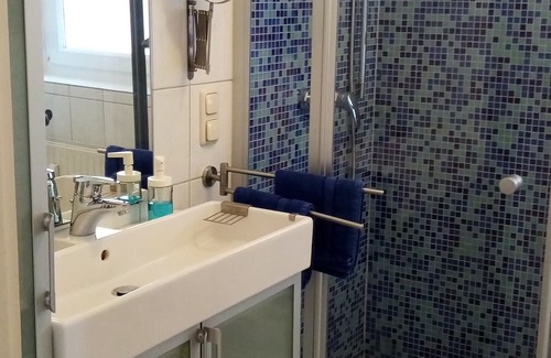 Hehlen Apartment | Fewo Summertime Direkt an der Weser mit Schloß+weserblick und Idyllischem Garten