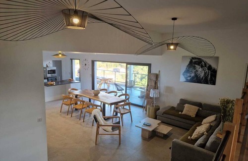 Molini House | Grande Villa Familiale, 8 Chambres, à 3 Minutes de la Plage et Commodités