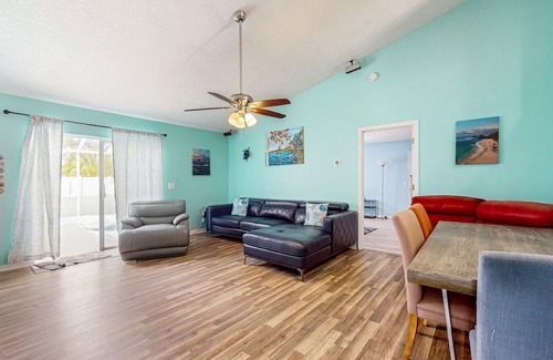 Thousand Oaks House | Sunny dog-friendly home with private pool, pool spa, lanai, & BBQ