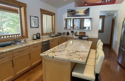 Squamish-Lillooet Regional District Cabin | Cozy mountain cabin retreat steps to trails and beautiful Gun Lake.