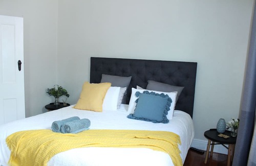 Invermay Cottage | A Little Luxury - Walking Distance to Launceston CBD