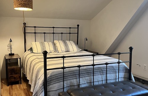 Kingfield House | Cozy Ski Retreat near Sugarloaf