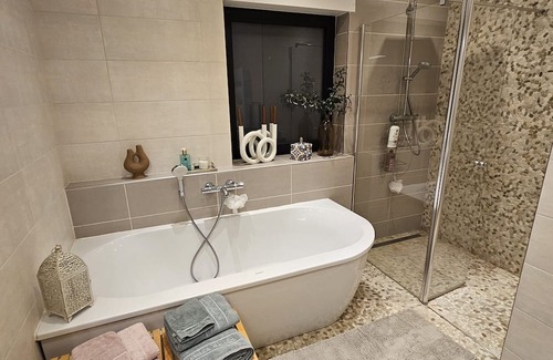 Bourbourg House | Belle Maison + Jaccuzzi Plage à 15 mns Idéal Visite Dunkerque Calais et St-omer