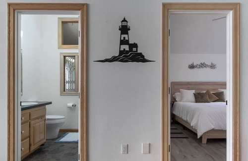 Dunes City House | Woahink Waterfront Wonderland: Lakehouse/Hot Tub