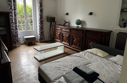 Saint-Florentin House | Homerez - Big house for 11 ppl. with garden and terrace at Saint-Florentin