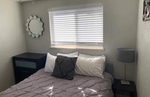 Jefferson Park House | 2bdrm Near MileHigh/PepsiCntr Parking A/C