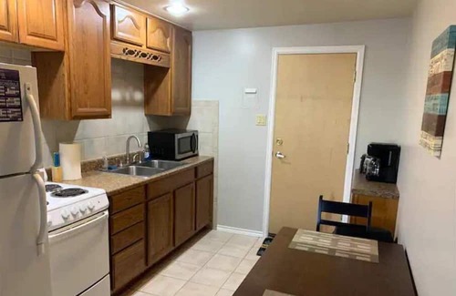 Jefferson Park House | 2bdrm Near MileHigh/PepsiCntr Parking A/C