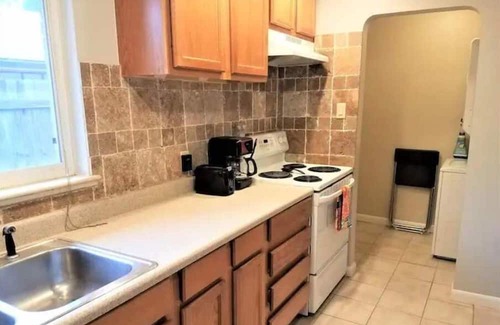 Jefferson Park House | Near MileHigh/Pepsi Cntr A/C W/D Parking King bed