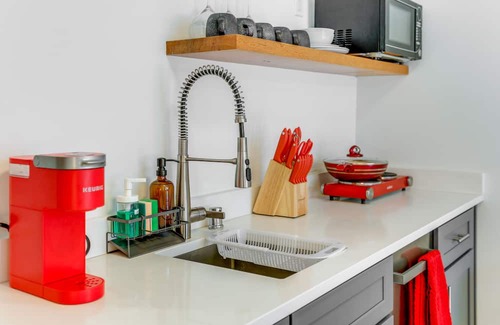 Loyal Heights Apartment | Modern Seattle Studio ~ 6 Mi to Downtown!