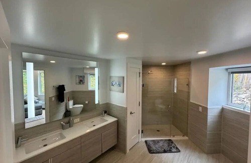North Bergen Apartment | The Luxury studio! 7 Min ferry ride to NYC.