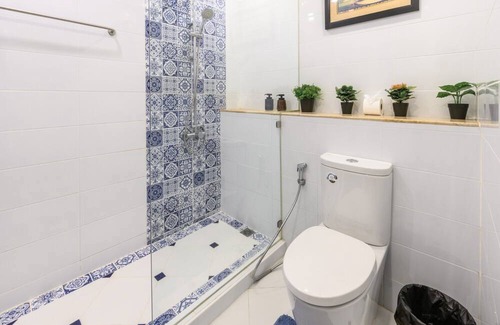 Na Kluea Condo | Stylish Jomtien Beachfront Studio /sea view/ large pool/ full kitchen