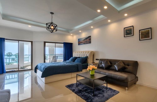 Na Kluea Condo | Stylish Jomtien Beachfront Studio /sea view/ large pool/ full kitchen