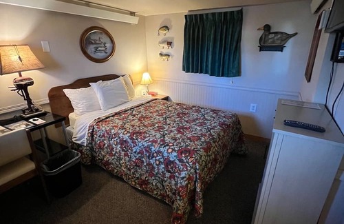 Onalaska House | Overlooking Lake Onalaska -- full-size bed + bath in nostalgic motel