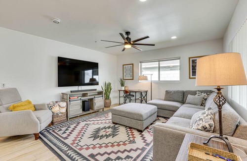 Camelback East House | Phoenix Home: Pool, Hot Tub, Putting Green + More!