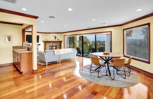 Eagle Rock House | Fyler by AvantStay | Hillside Home w/ View | Monthly Discount