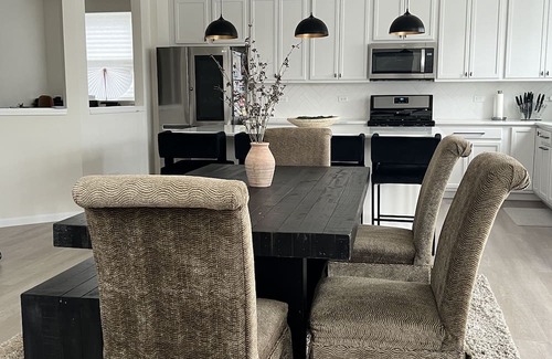 Fox Valley House | Suburban Bliss in One of Chicago's BEST Suburb, Naperville