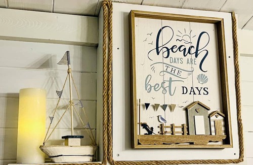 Felpham Cabin | Beautiful Cosy Garden Cabin, 5min walk to beach