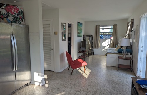 Mango Groves Cottage | Downtown Lake Worth Beach Casita