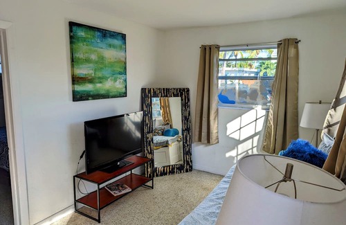Mango Groves Cottage | Downtown Lake Worth Beach Casita