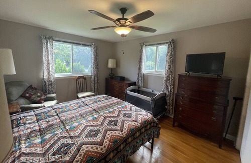 Capitol Heights House | Minutes to DC, MGM Casino, Outlets, Gaylord, National Harbor, DC National Mall